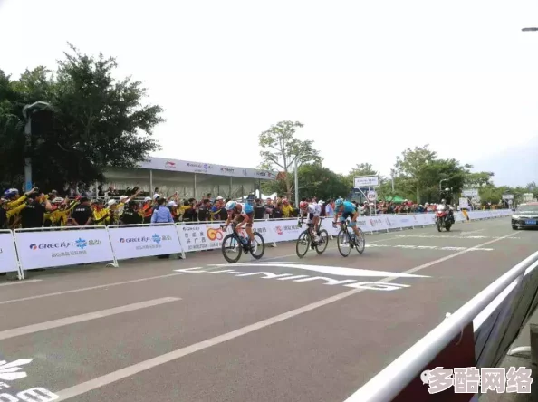 激情三级hd中文字幕:最新影视动态引发热议,观众对内容质量和文化影响的讨论持续升温 激情三级hd中文字幕:最新影视动态引发热议,观众对内容质量和文化影响的讨论持续升温